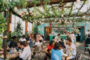 people-having-lunch